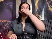 I am a woman who is dominant, fetishistic, wanting a good slave for me who is willing to please me and let himself be humiliated.