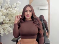 They say that I have a quiet smile and an energy that feels like a talk with someone of trust. I love listening, laughing and creating a space where you can relax and have fun without pressure. I am curious, playful (sometimes a little mischievous) and I like things to flow naturally. If you like authentic connections, I think you will like to go through here.