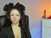 A petite brunette ;) with a feminine and positive energy. I love cooking, traveling, dancing, watching movies, riding my bike, reading books, and creating beautiful flower arrangements. I’m warm, curious, and love meeting new people ;). Spend some time with me — I promise good vibes, real conversations, and a genuine smile <3