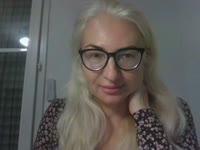 I’m a girl who balances calmness with a touch of playfulness. I enjoy feeling the rhythm of life, catching small moments and turning them into an atmosphere you want to stay in. I appreciate honesty, sincerity, and easy communication—it