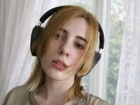 cam girl masturbating with sextoy CarlHanchett