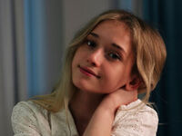 camslut showing tits DorisCounsell