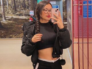 naked camgirl masturbating with dildo AkiraFlorez