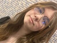 cam girl masturbating with sextoy AminaBlooms