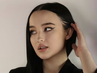 camslut naked BellaRei