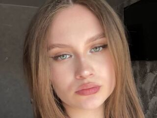 naked girl with webcam fingering CarylonPreis