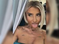 naked girl with webcam masturbating with sextoy CassieMave