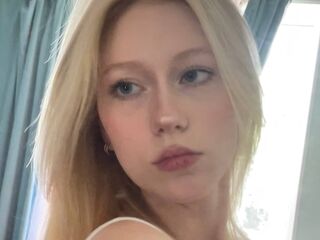 naked camgirl fingering pussy CeciliaWhithrock
