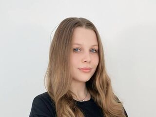 adult cam show ChristianeSivie