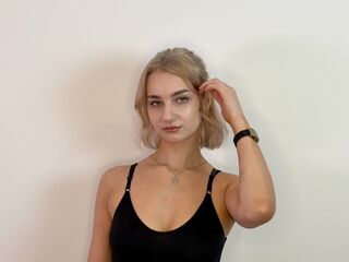 beautiful camgirl CleoHarringtons