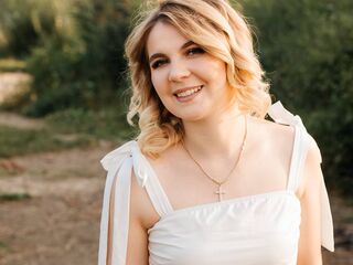 camgirl playing with vibrator DemetriceAkpan