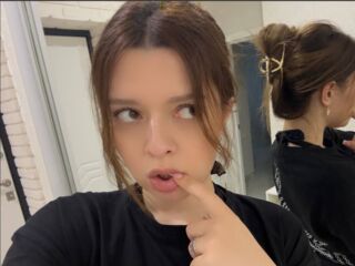 camslut fingering shaved pussy DevonaChurchey