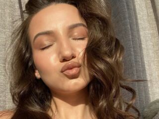 chat room live sex DinaSweeny