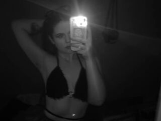 fingering cam girl DoloresHuesing
