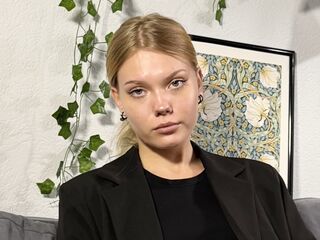 nude webcam DonellaAndra