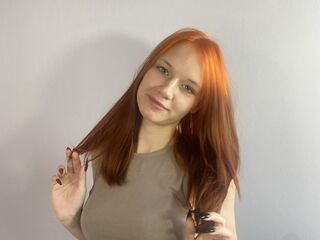 camgirl masturbating with sex toy DorindaPeret