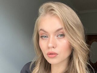 live strip tease show ElaraBrooks