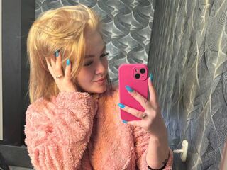 hot cam girl fingering ElizabethCamaro
