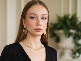 naughty cam girl masturbating with dildo EmaGurrad