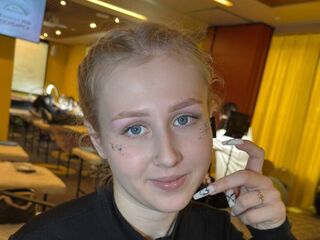 girl chatroom EmelinaKrider