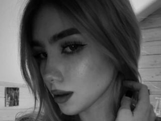 camslut topless EmmaBlond