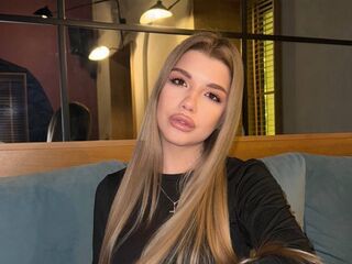 hot cam girl masturbating with dildo EmmyRamsdell