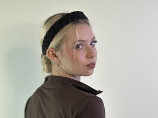 naughty camgirl photo EvetteHilado