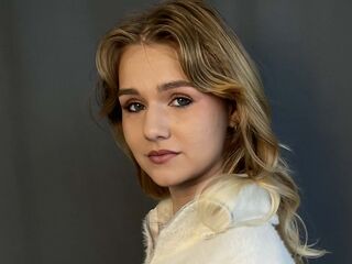 chatroom cam HelenPetrini