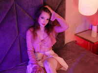 cam girl playing with vibrator IrisFreshh