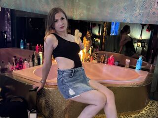 masturbating webcamgirl IsaEthan