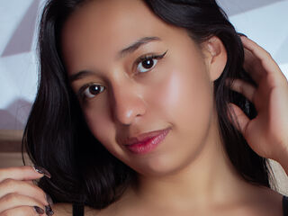 girl showing tits JaryNova