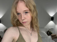 camwhore masturbating with dildo KamiMellema