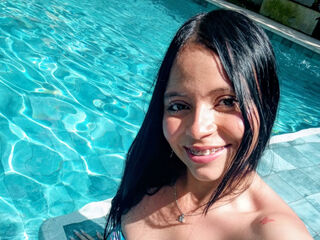 girl showing pussy LauraVelle