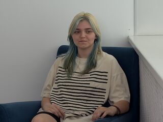 hot strip tease webcam LauriMagnie