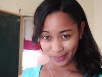 camwhore shaved pussy LaylahMorgane