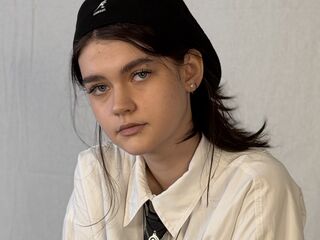 erotic webcam LeannMolineaux