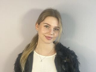 naughty cam girl masturbating LiaMotzer