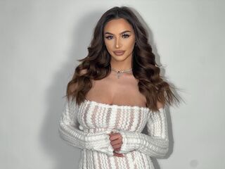 girl shaving pussy LisaLogan