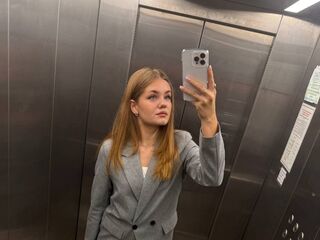 naked cam girl masturbating with dildo LizzieIacovino