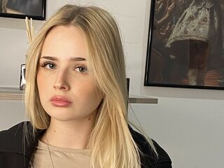 cam girl masturbating with vibrator MarnieRhyner