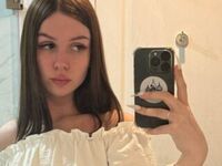 naughty camgirl masturbating with vibrator MiaRioti