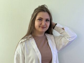 camgirl masturbating with vibrator MildaTaddio