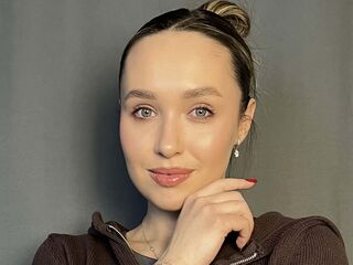 hot camslut MonicaPrecella