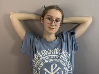 naughty cam girl masturbating with dildo NadineHord