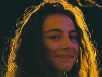 cam girl playing with vibrator NidaSheldon