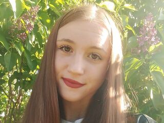 camslut topless RickiCriblez