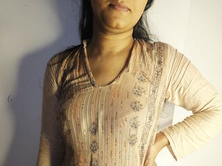 camgirl chat room RubbynaKhan