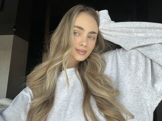 camslut naked SaraLinton